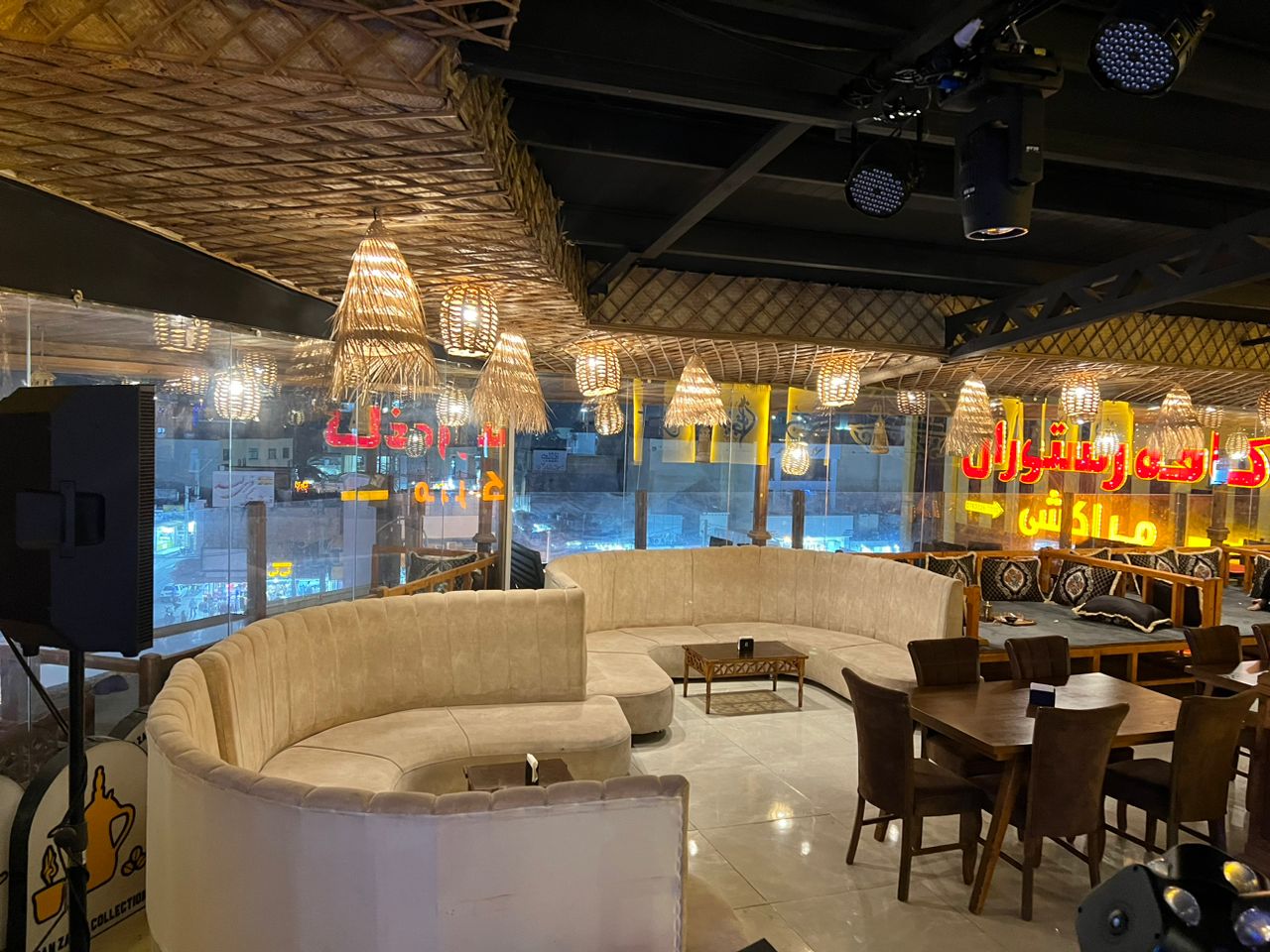 کافه رستوران مراکشی به مدیریت آقای براه در درگهان